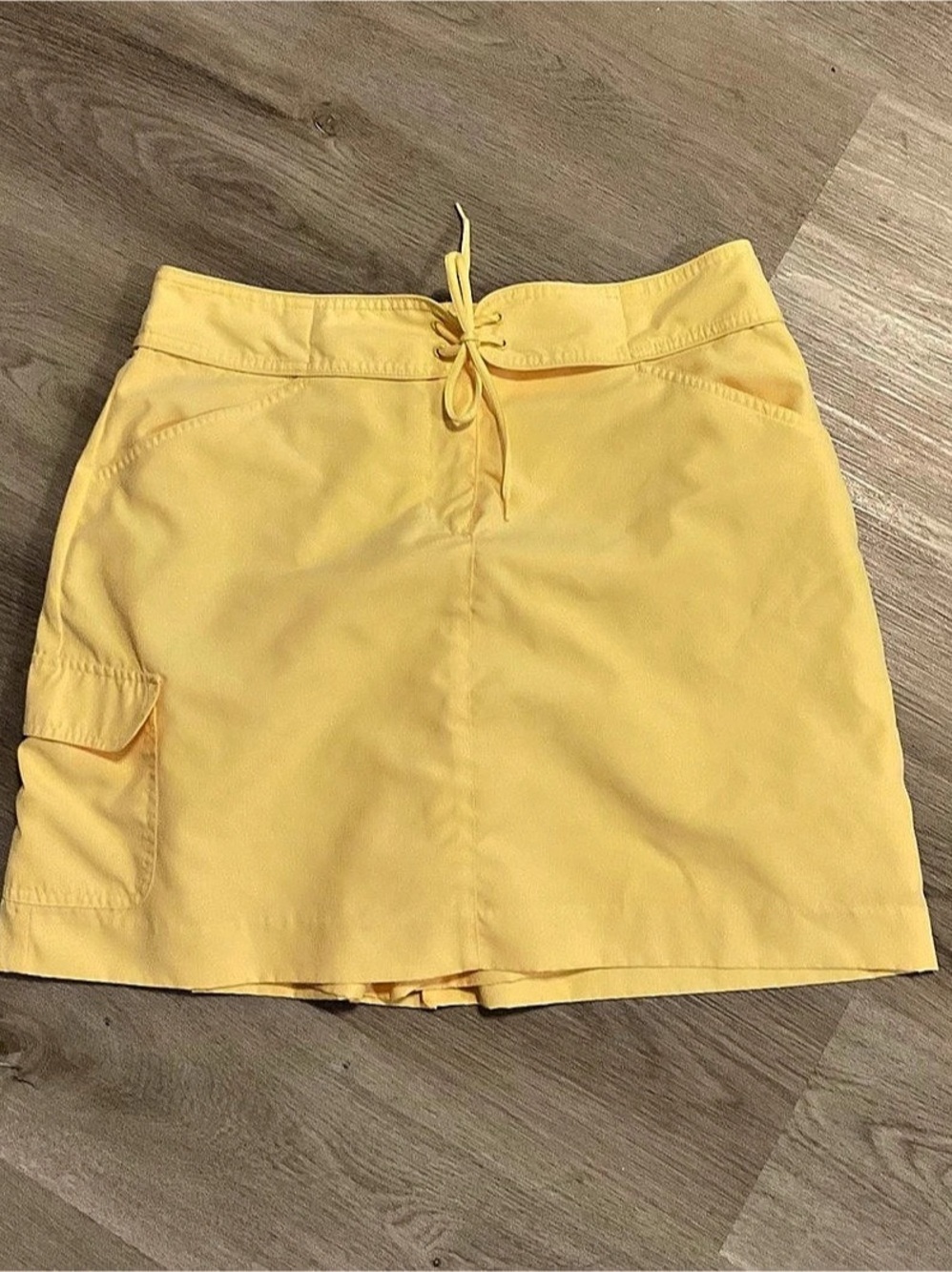 Izod Cargo Skorts in Yellow Size 12 Like New